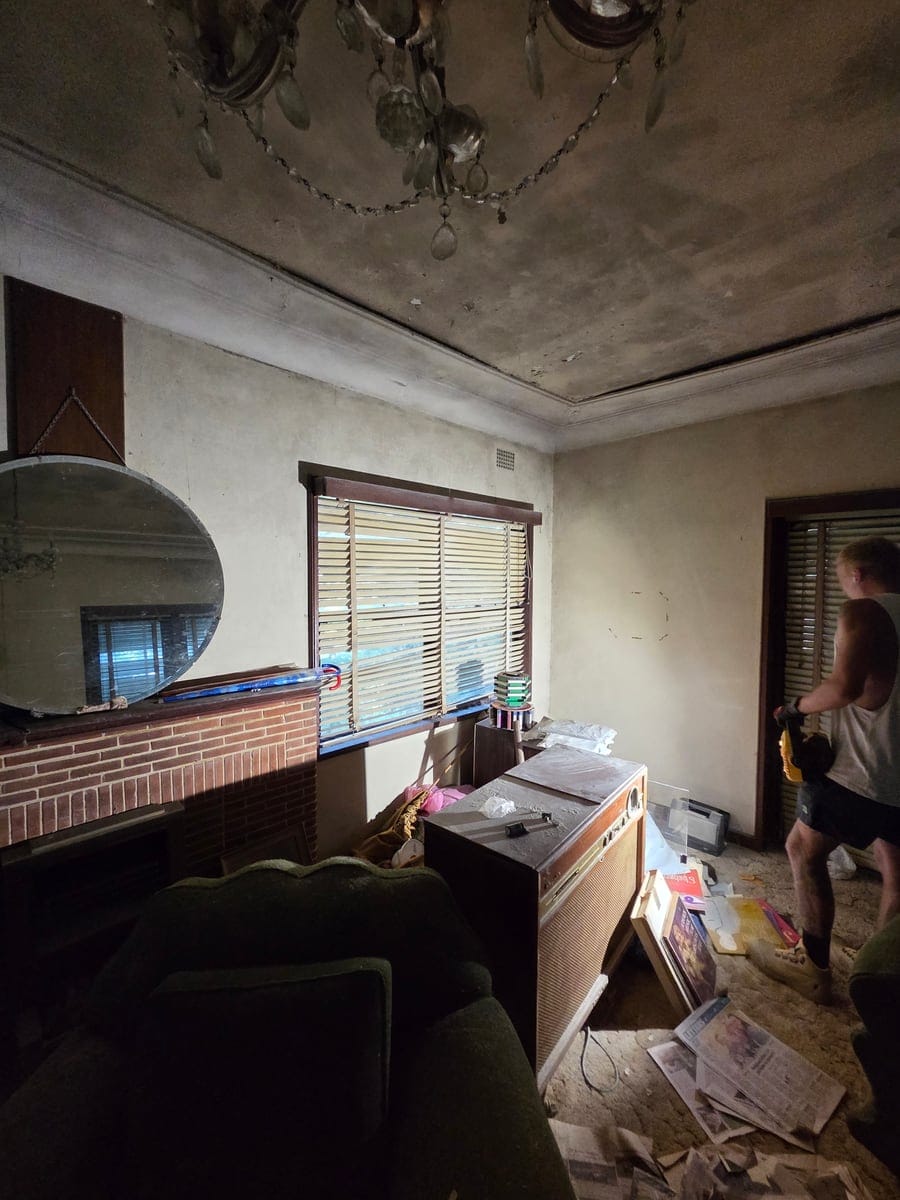 Before cleaning — Estate Living Room & Floor Strip